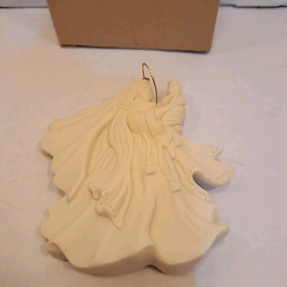 Avon Gift Collection Vintage Cream Stoneware Angel Baby Christmas Tree Ornament